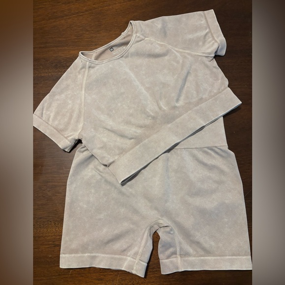 Pants - Women's Athletic Shorts Set in Light Gray